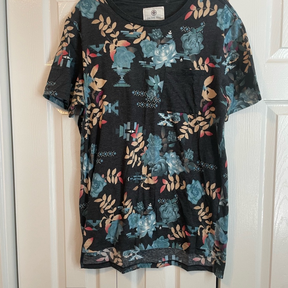 On the Byas Charcoal Tee with Floral Print, L